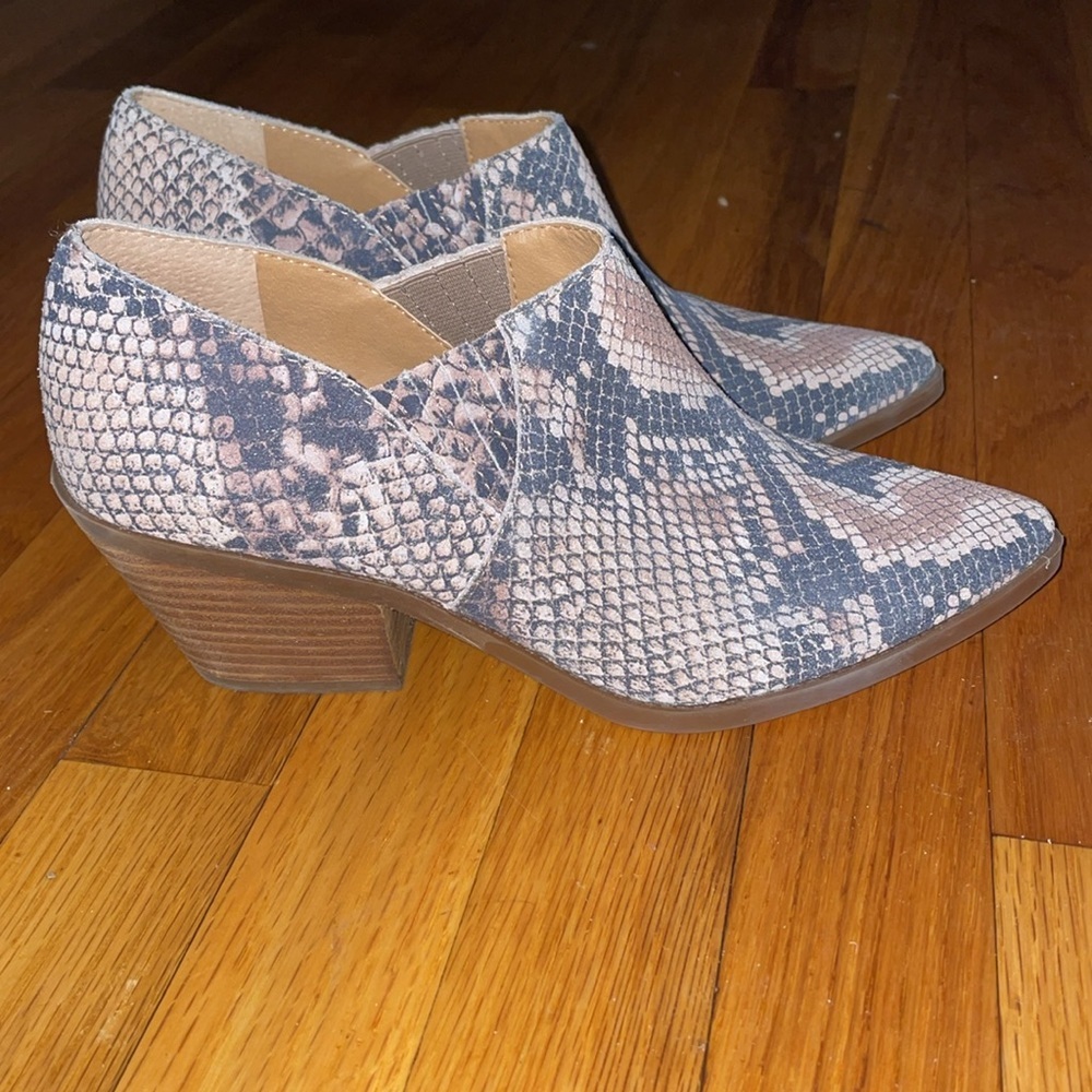 Lucky Brandy Tabea Leather Snakeskin Pattern Shoe/Ankle Bootie. Size 8.5. - Picture 4 of 11